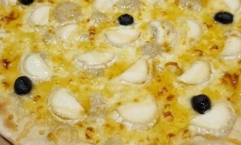 Pizza chèvre et olives noires